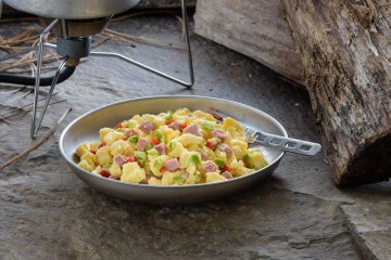 scrambled-eggs-with-ham,-red-&-green-peppers